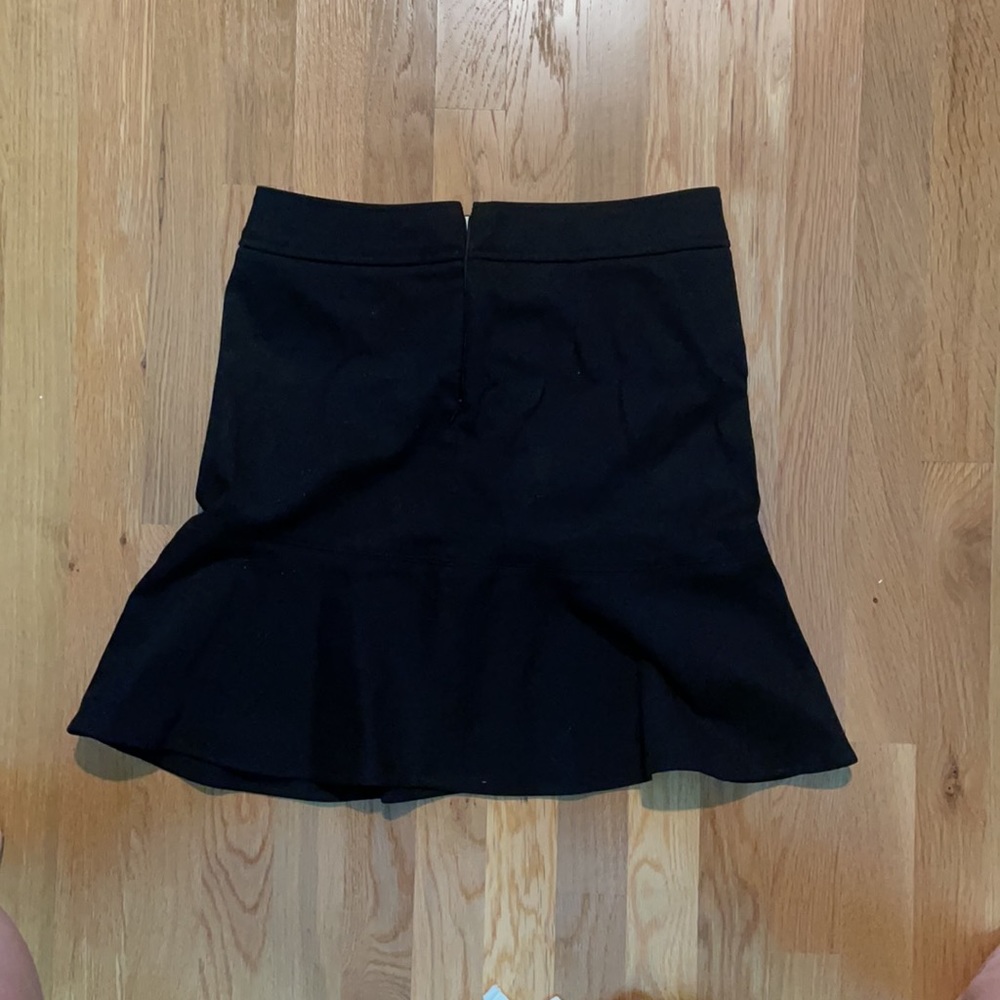 Gap black size 6 skirt flare bottom - Picture 2 of 3